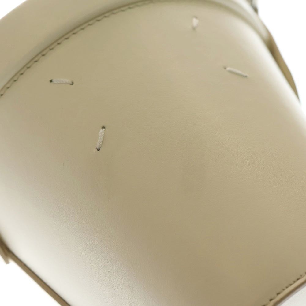 Maison Margiela(メゾンマルジェラ) Bucket Mini Bag 4ステッチ パテント コンビレザー バケット ミニ ショルダーバッグ アイボリー SB1WG0069