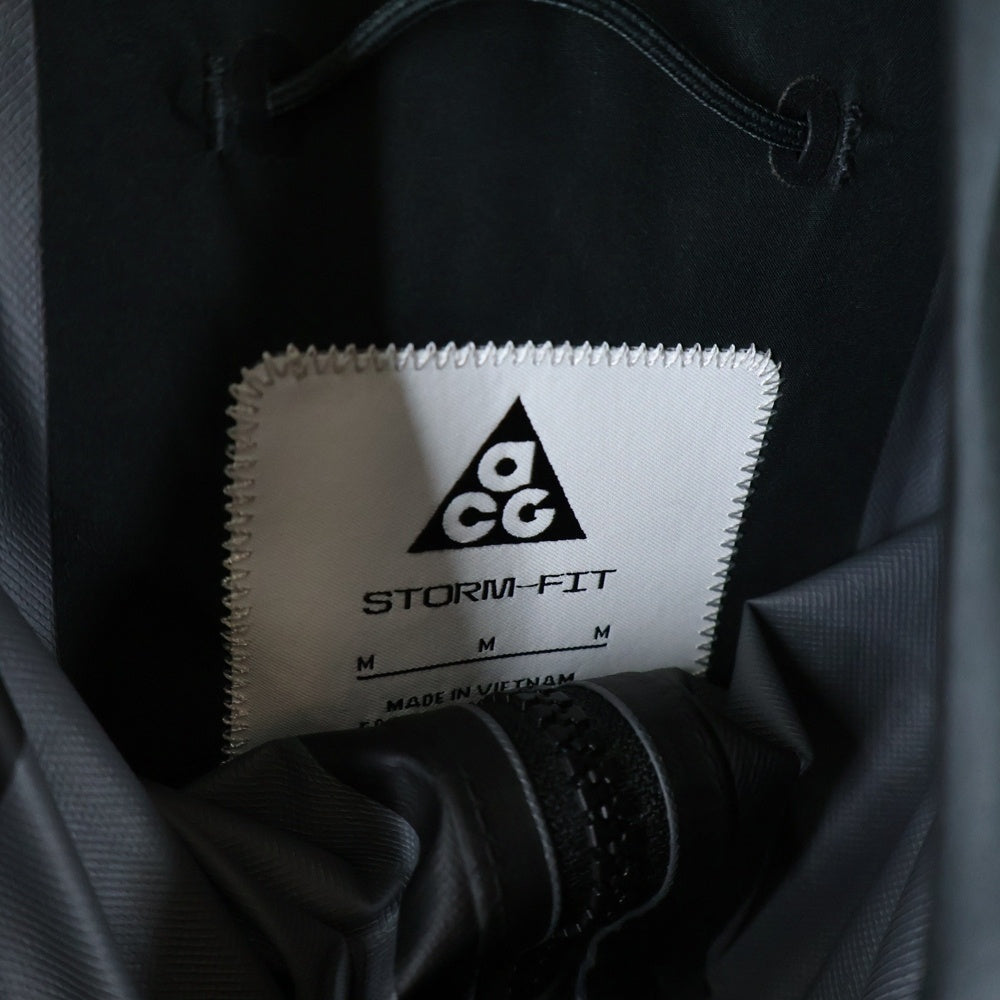 NIKE ACG(ナイキエーシージー) AS M ACG SF CASCADE RNS JKT FZ OFF NOIR DR5265-045 ロゴ刺繍 フルジップアップ フーデッドジャケット ブラック