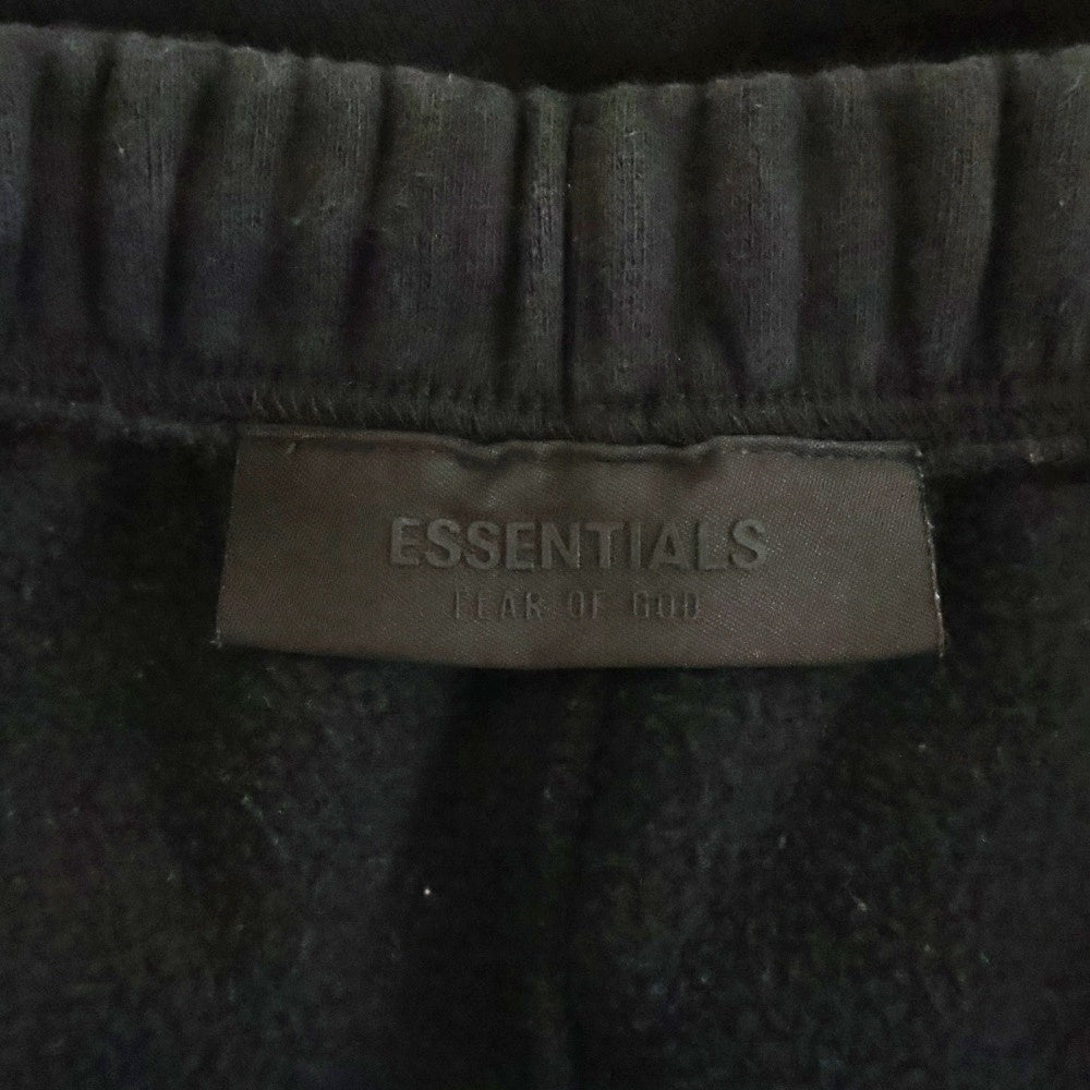 FEAR OF GOD ESSENTIALS(フィアオブゴッド エッセンシャルズ) ラバーロゴパッチ スウェットパンツ ブラック