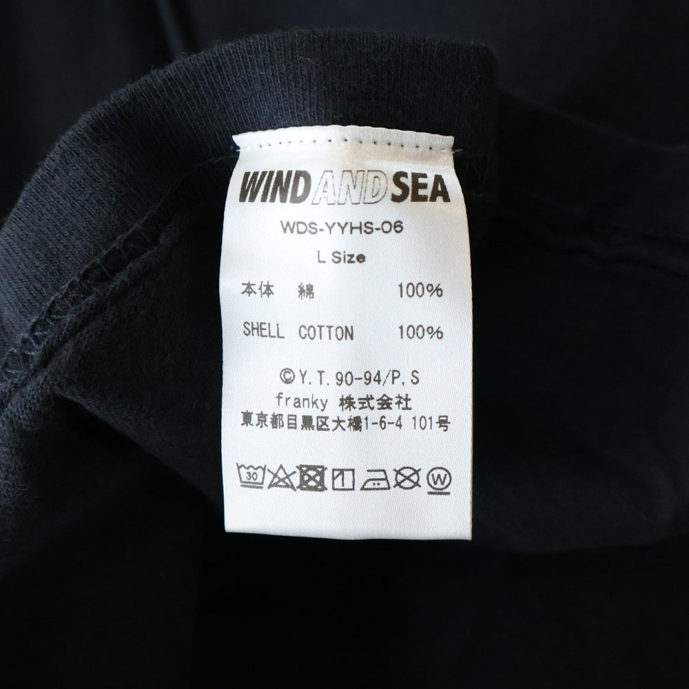 WIND AND SEA(ウィンダンシー) 22SS×YYHS 幽遊白書 キャラクターロゴプリント コットンクルーネック半袖Tシャツ ブラック WDS-YYHS-06