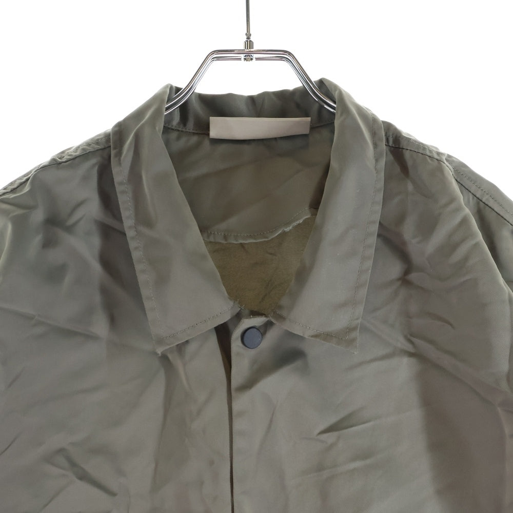 FEAR OF GOD ESSENTIALS(フィアオブゴッド エッセンシャルズ) バックロゴ ナイロンコーチジャケット グレー