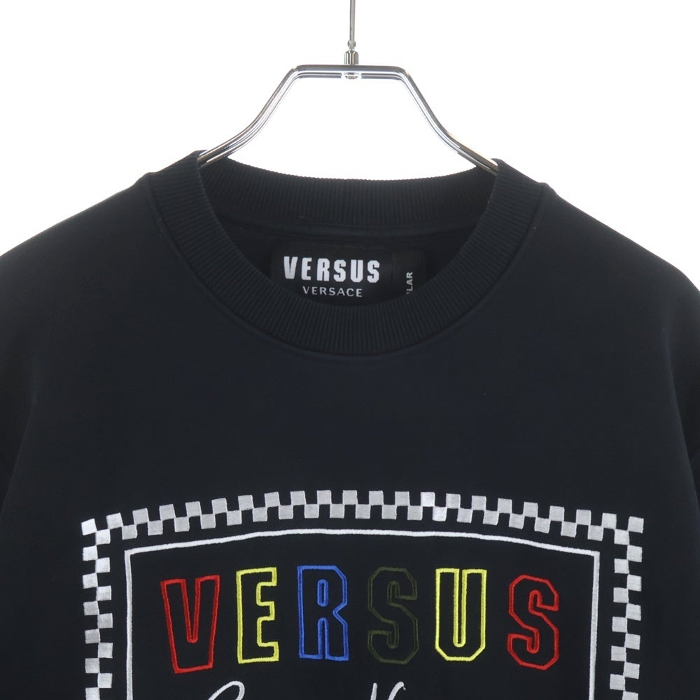 GIANNI VERSACE(ジャンニ ヴェルサーチ) VERSUS Sweatshirt ロゴ刺繍 クルーネックスウェットトレーナー ブラック 368 032 637 949