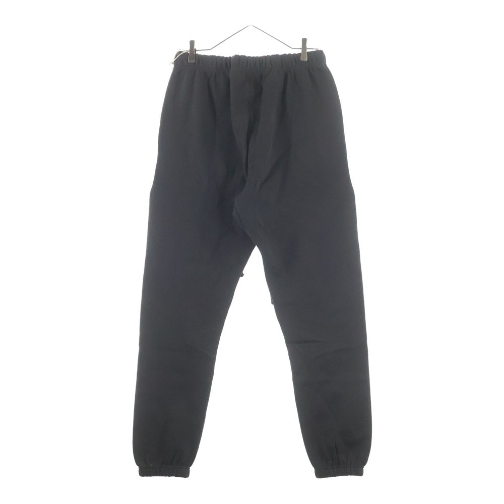 FEAR OF GOD ESSENTIALS(フィアオブゴッド エッセンシャルズ) SWEATPANTS 1977 フェルトロゴ スウェットパンツ グレー