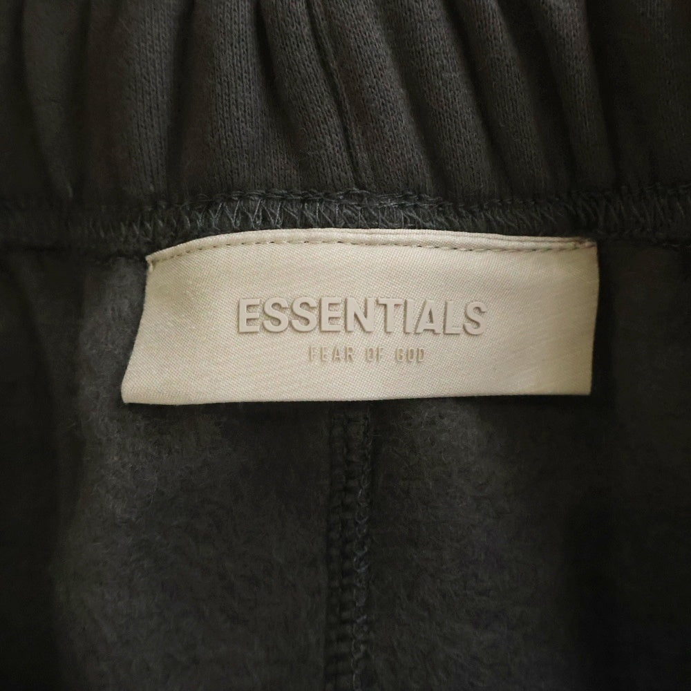 FEAR OF GOD ESSENTIALS(フィアオブゴッド エッセンシャルズ) SWEATPANTS 1977 フェルトロゴ スウェットパンツ グレー