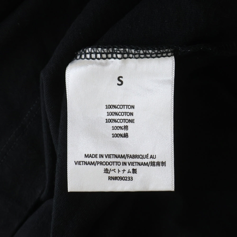 FEAR OF GOD ESSENTIALS(フィアオブゴッド エッセンシャルズ) S/S V NECK T-SHIRT ラバーロゴ Vネック半袖Tシャツ ブラック