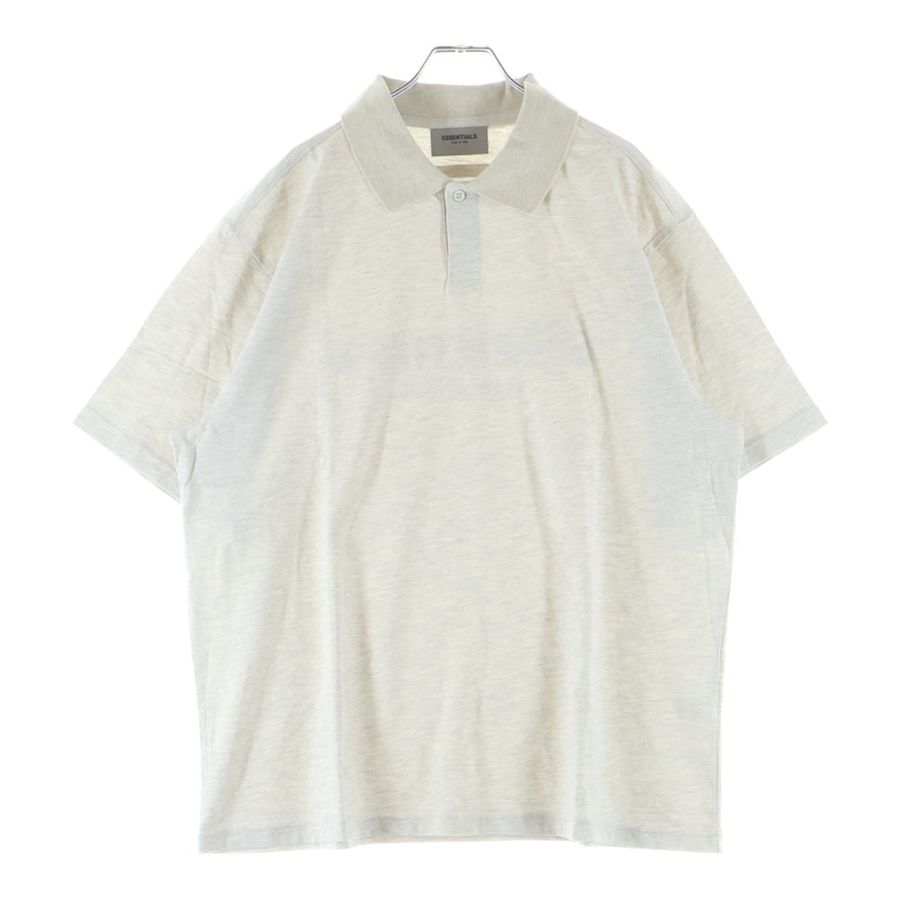 FEAR OF GOD ESSENTIALS(フィアオブゴッド エッセンシャルズ) S/S POLO SHIRT バックラバーロゴ 半袖ポロシャツ グレージュ