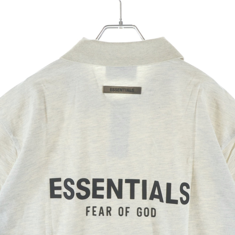FEAR OF GOD ESSENTIALS(フィアオブゴッド エッセンシャルズ) S/S POLO SHIRT バックラバーロゴ 半袖ポロシャツ グレージュ