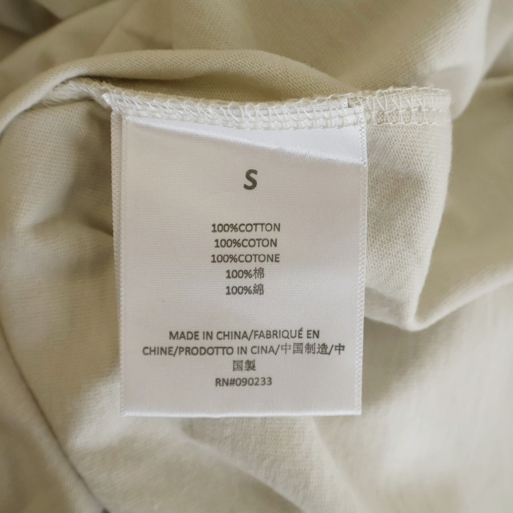 FEAR OF GOD ESSENTIALS(フィアオブゴッド エッセンシャルズ) L/S T-SHIRT フロントラバーロゴ 長袖Tシャツ ロンT ベージュ
