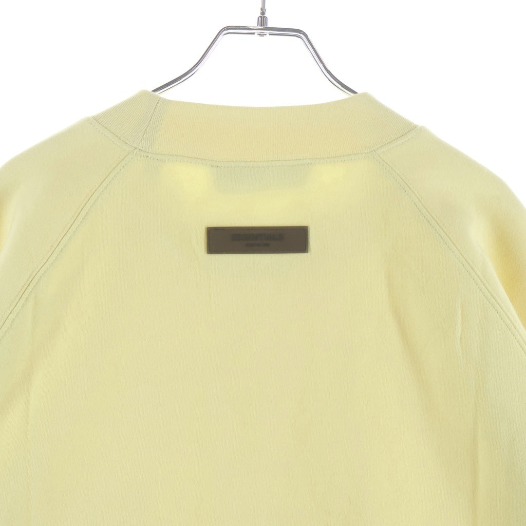 FEAR OF GOD ESSENTIALS(フィアオブゴッド エッセンシャルズ) SWEATSHIRT フェルトロゴ クルーネックスウェットトレーナー イエロー