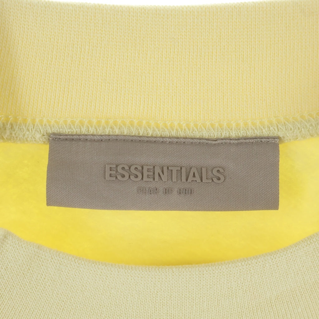 FEAR OF GOD ESSENTIALS(フィアオブゴッド エッセンシャルズ) SWEATSHIRT フェルトロゴ クルーネックスウェットトレーナー イエロー