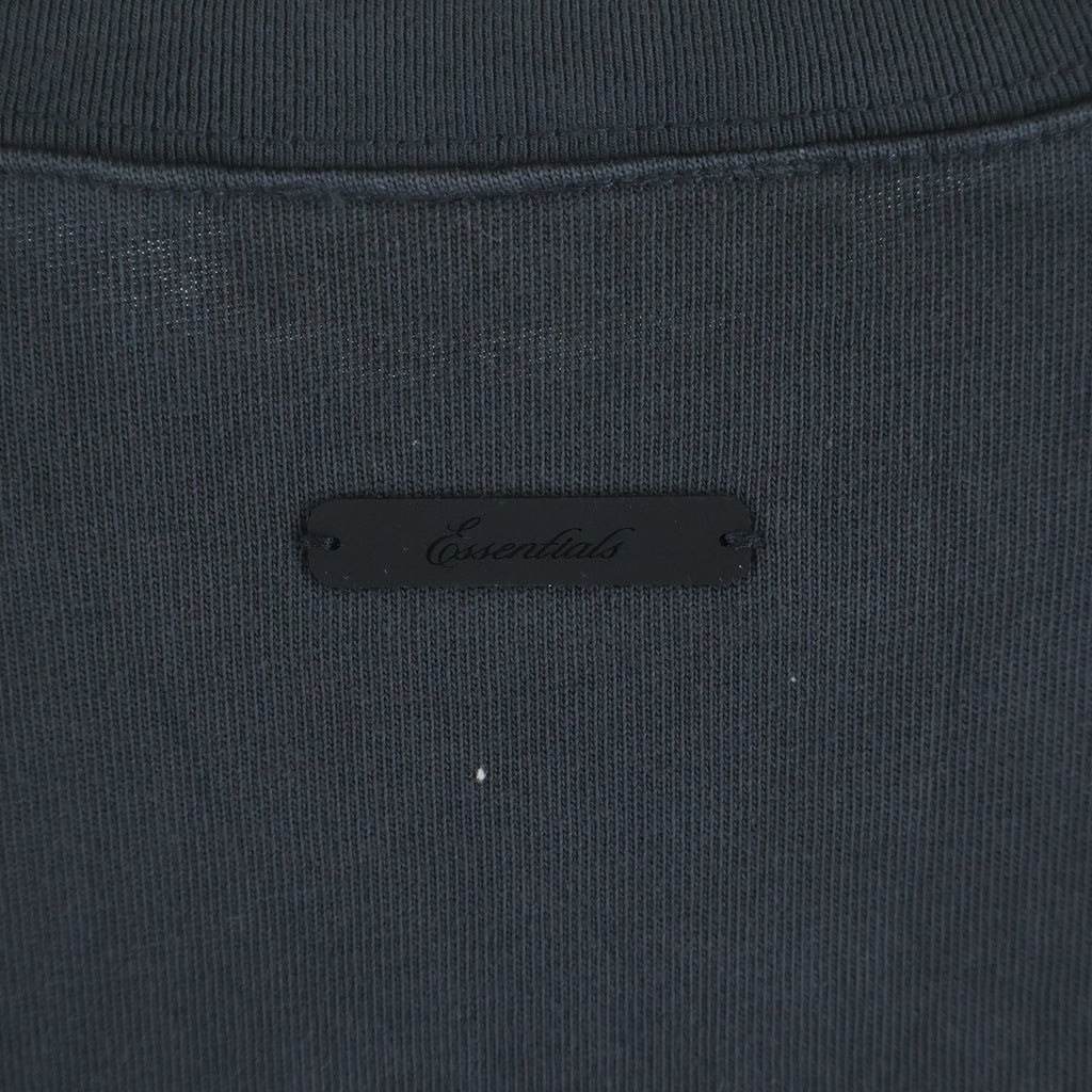 FEAR OF GOD ESSENTIALS(フィアオブゴッド エッセンシャルズ) CAMPUS 90'S LONG SLEEVE TEE フロントロゴ オーバーサイズ ロングスリーブ長袖Tシャツ ブラック