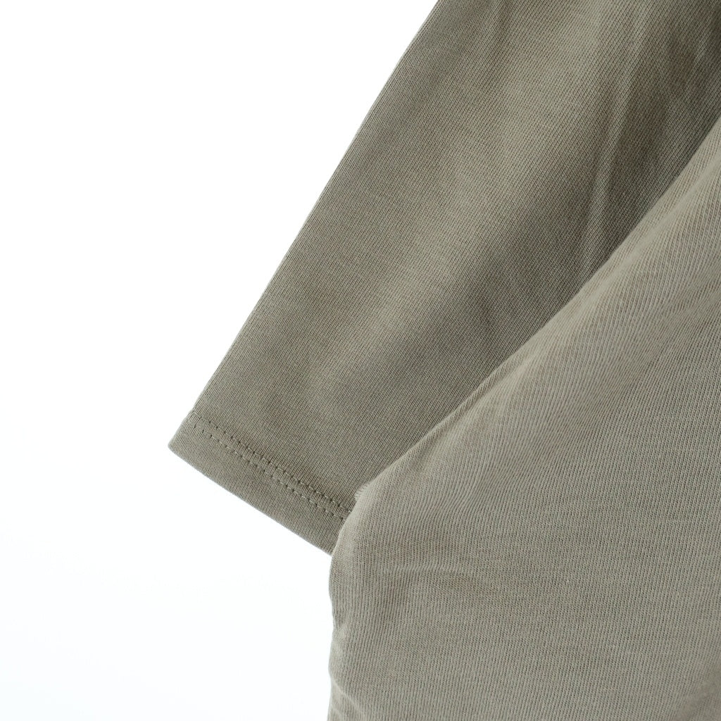 FEAR OF GOD ESSENTIALS(フィアオブゴッド エッセンシャルズ) S/S T-SHIRT ラバーロゴ 半袖Tシャツ ベージュ