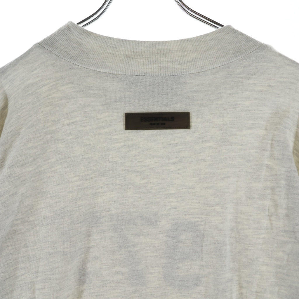 FEAR OF GOD ESSENTIALS(フィアオブゴッド エッセンシャルズ) L/S T-SHIRT 1977 フェルトロゴ 長袖Tシャツ ロンT グレージュ