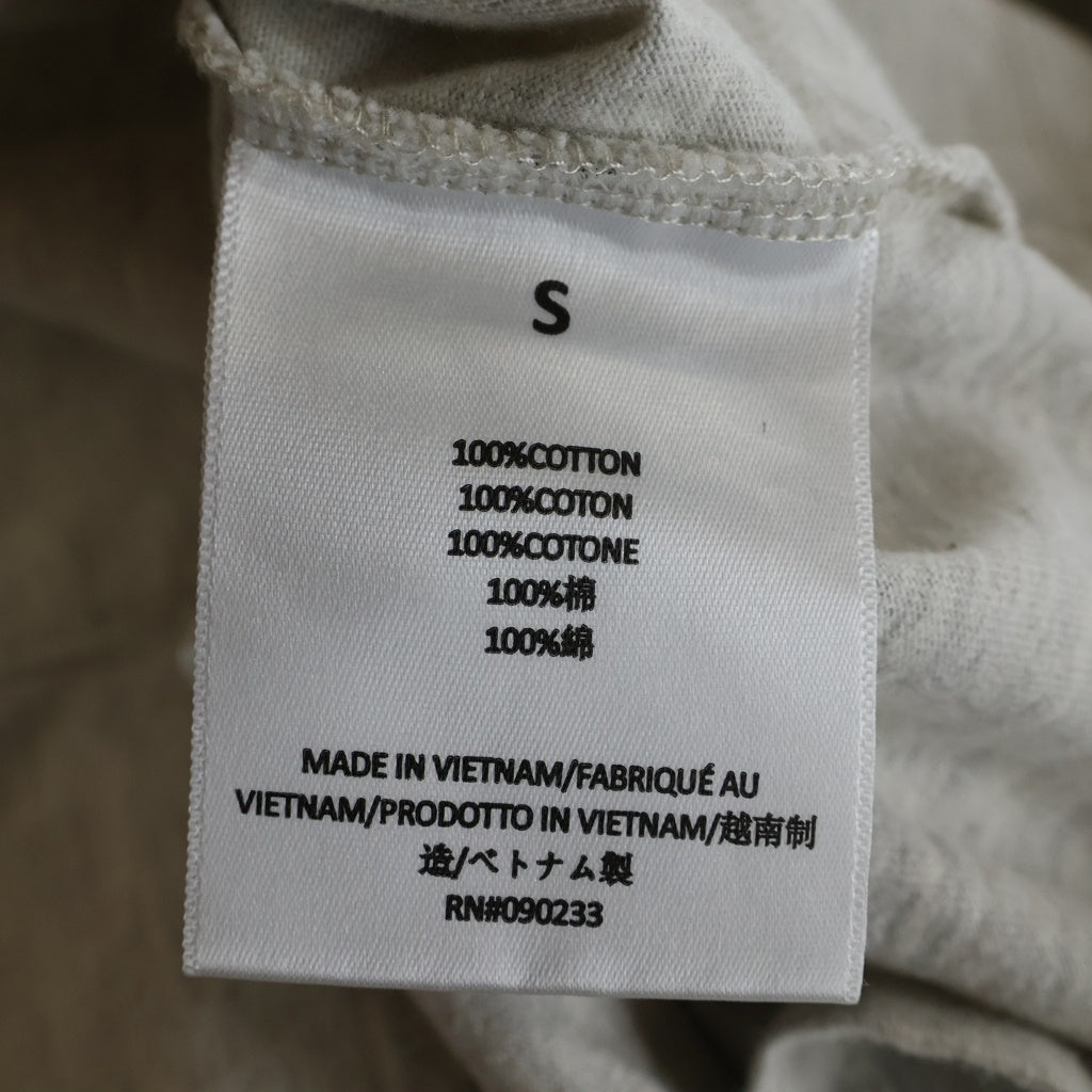 FEAR OF GOD ESSENTIALS(フィアオブゴッド エッセンシャルズ) L/S T-SHIRT 1977 フェルトロゴ 長袖Tシャツ ロンT グレージュ