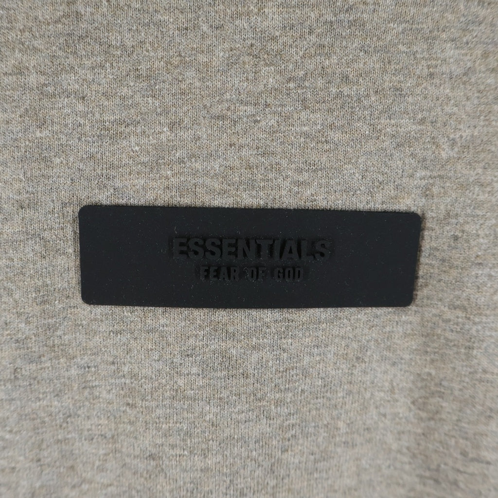 FEAR OF GOD ESSENTIALS(フィアオブゴッド エッセンシャルズ) L/S T-SHIRT ラバーロゴ 長袖Tシャツ ロンT ベージュ