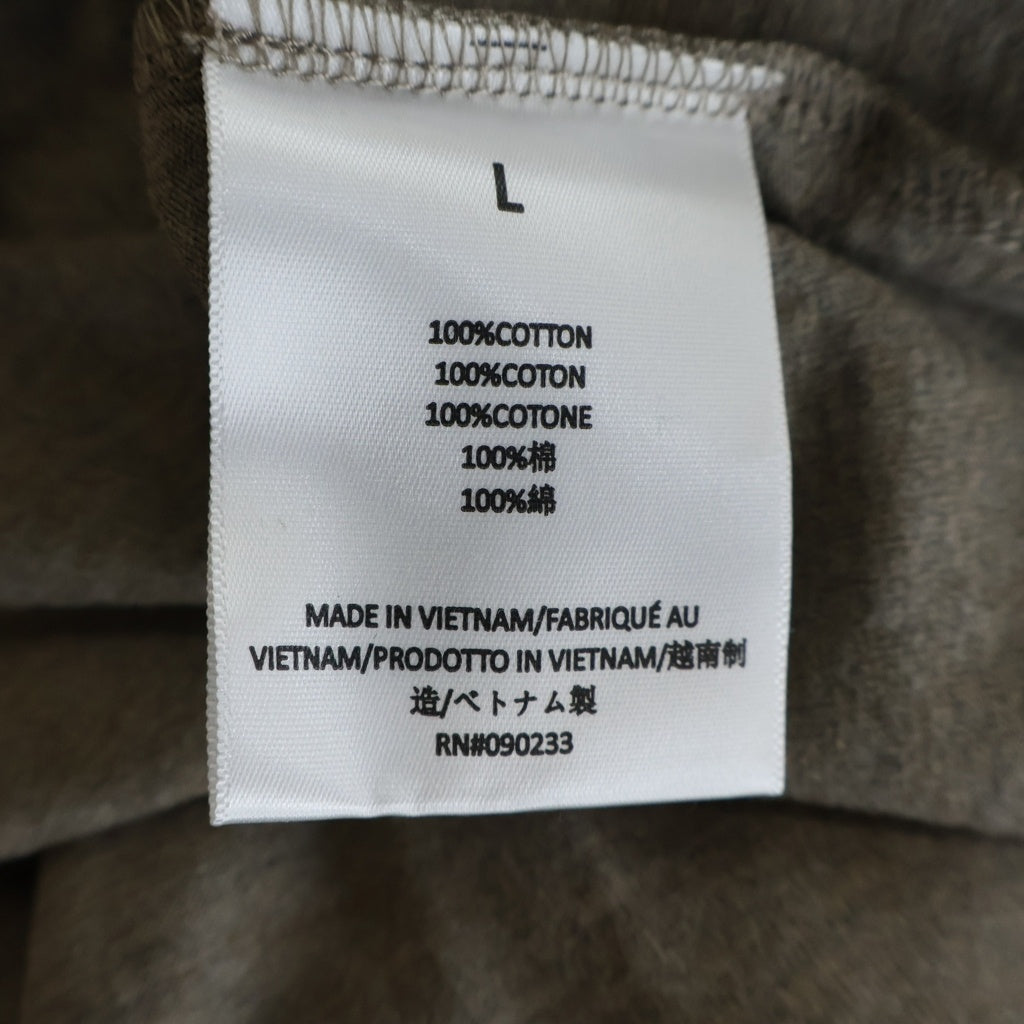 FEAR OF GOD ESSENTIALS(フィアオブゴッド エッセンシャルズ) L/S T-SHIRT ラバーロゴ 長袖Tシャツ ロンT ベージュ
