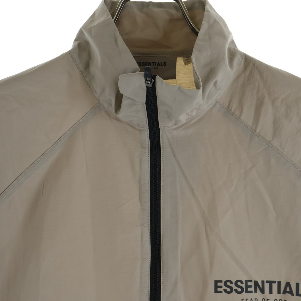 FEAR OF GOD ESSENTIALS(フィアオブゴッド エッセンシャルズ) HALF ZIP NYLON JACKET リフレクターロゴ ハーフジップ ナイロントラックジャケット ベージュ