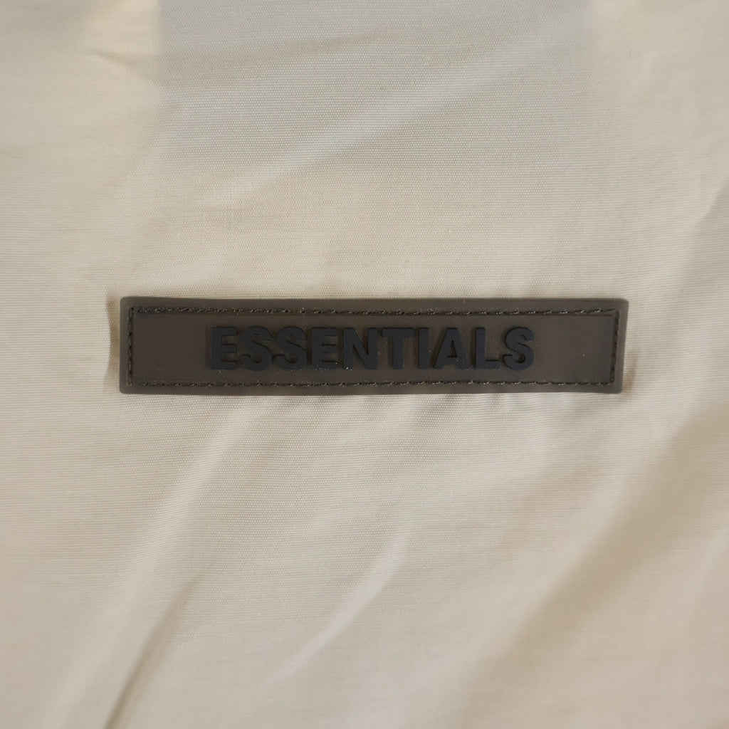 FEAR OF GOD ESSENTIALS(フィアオブゴッド エッセンシャルズ) HALF ZIP NYLON JACKET リフレクターロゴ ハーフジップ ナイロントラックジャケット ベージュ