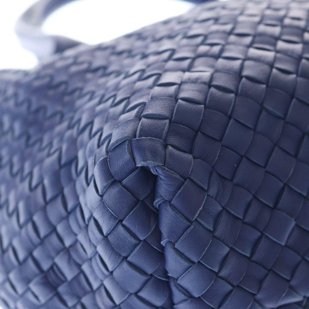 BOTTEGA VENETA(ボッテガヴェネタ) Cabat PM カバ マキシイントレチャート ポーチ付き レザーハンドバッグ ブルー 141498