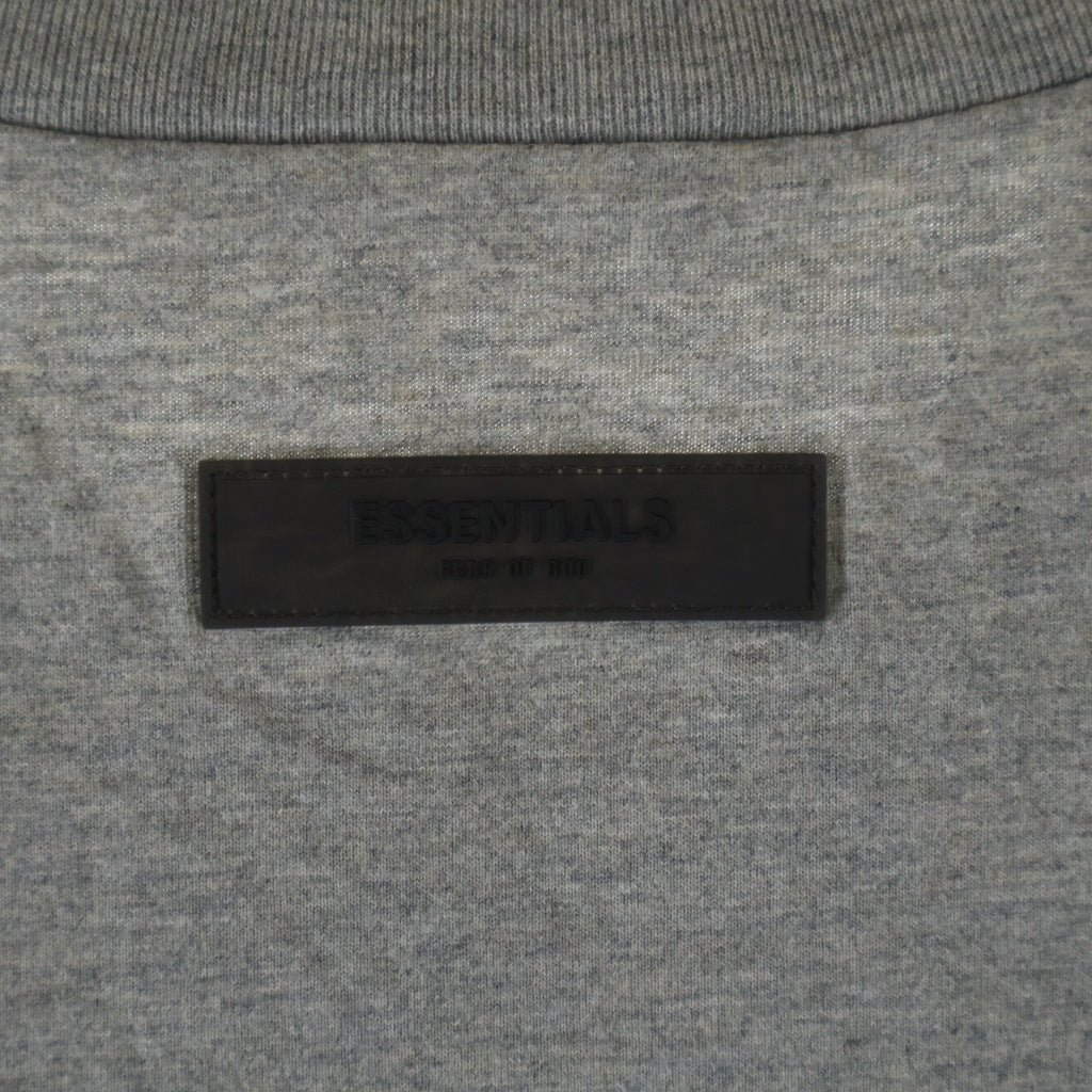 FEAR OF GOD ESSENTIALS(フィアオブゴッド エッセンシャルズ) S/S T-SHIRT フェルトロゴ 半袖Tシャツ グレー