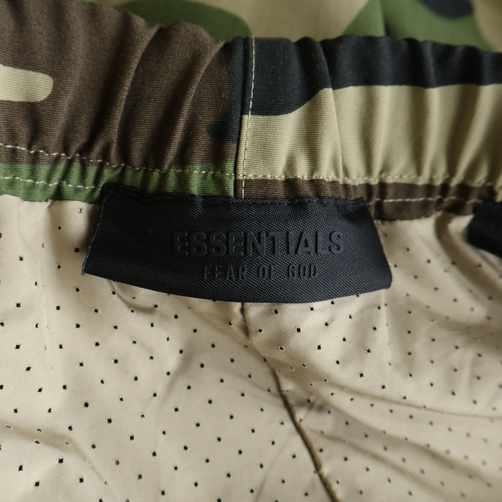 FEAR OF GOD ESSENTIALS(フィアオブゴッド エッセンシャルズ) ラバーロゴ 迷彩 ドローストリング カーゴパンツ カモ