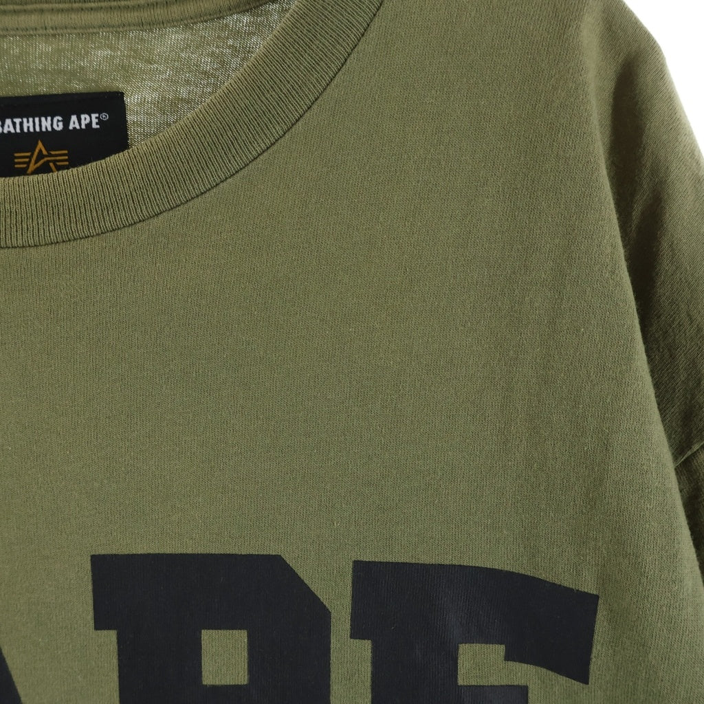 A BATHING APE(アベイシングエイプ) ×ALPHA INDUSTRIES LOGO TEE 001CSG731907X ×アルファインダストリーズ グラフィック ロゴプリント 半袖カットソー Tシャツ カーキ 001CSG731907X