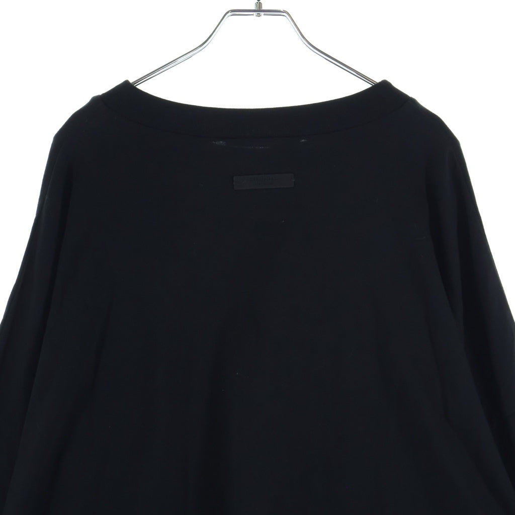 FEAR OF GOD ESSENTIALS(フィアオブゴッド エッセンシャルズ) L/S T-SHIRT カレッジロゴ 長袖Tシャツ ロンT ブラック