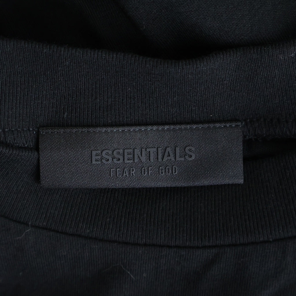 FEAR OF GOD ESSENTIALS(フィアオブゴッド エッセンシャルズ) L/S T-SHIRT カレッジロゴ 長袖Tシャツ ロンT ブラック