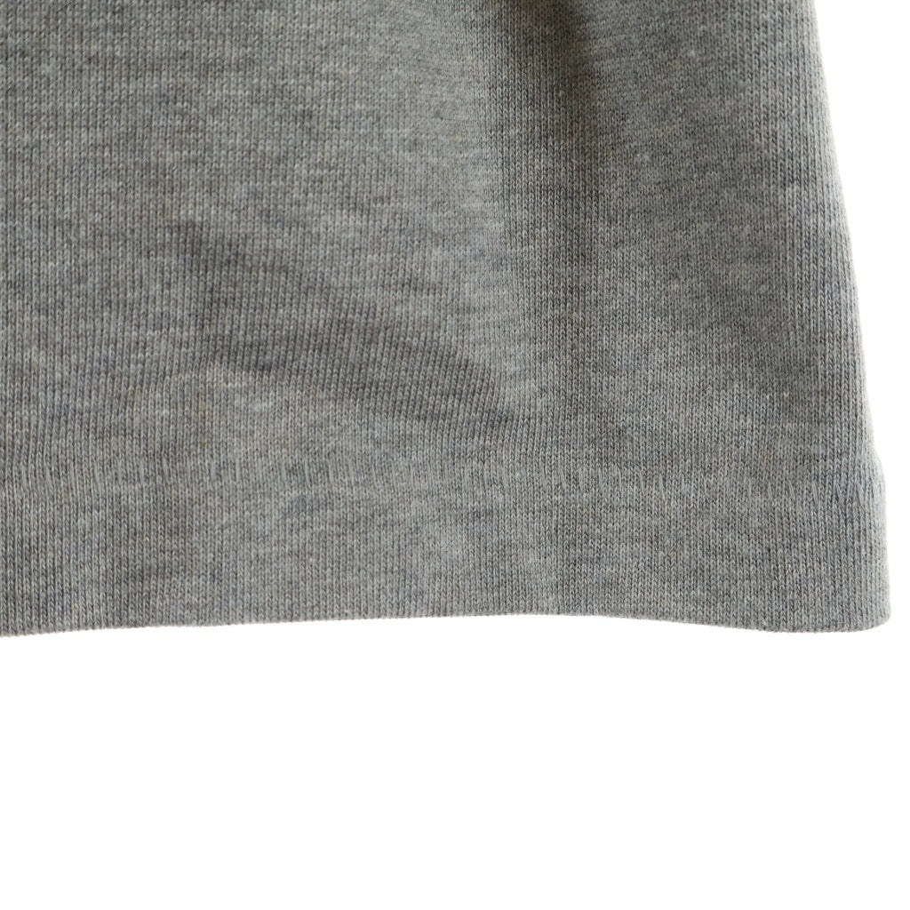 FEAR OF GOD ESSENTIALS(フィアオブゴッド エッセンシャルズ) HEAVY S/S T-SHIRT ヘビーオンス ラバーロゴ 半袖Tシャツ グレー