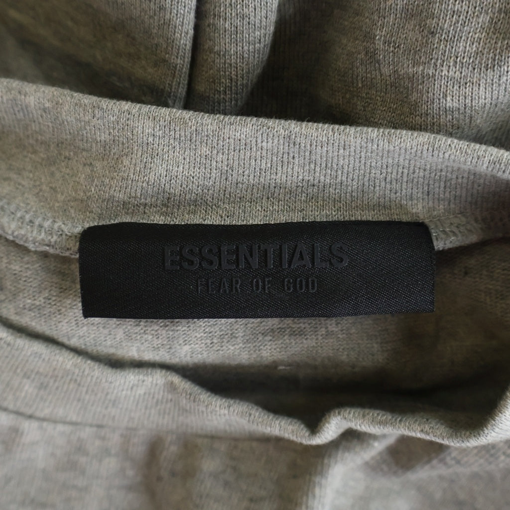 FEAR OF GOD ESSENTIALS(フィアオブゴッド エッセンシャルズ) HEAVY S/S T-SHIRT ヘビーオンス ラバーロゴ 半袖Tシャツ グレー