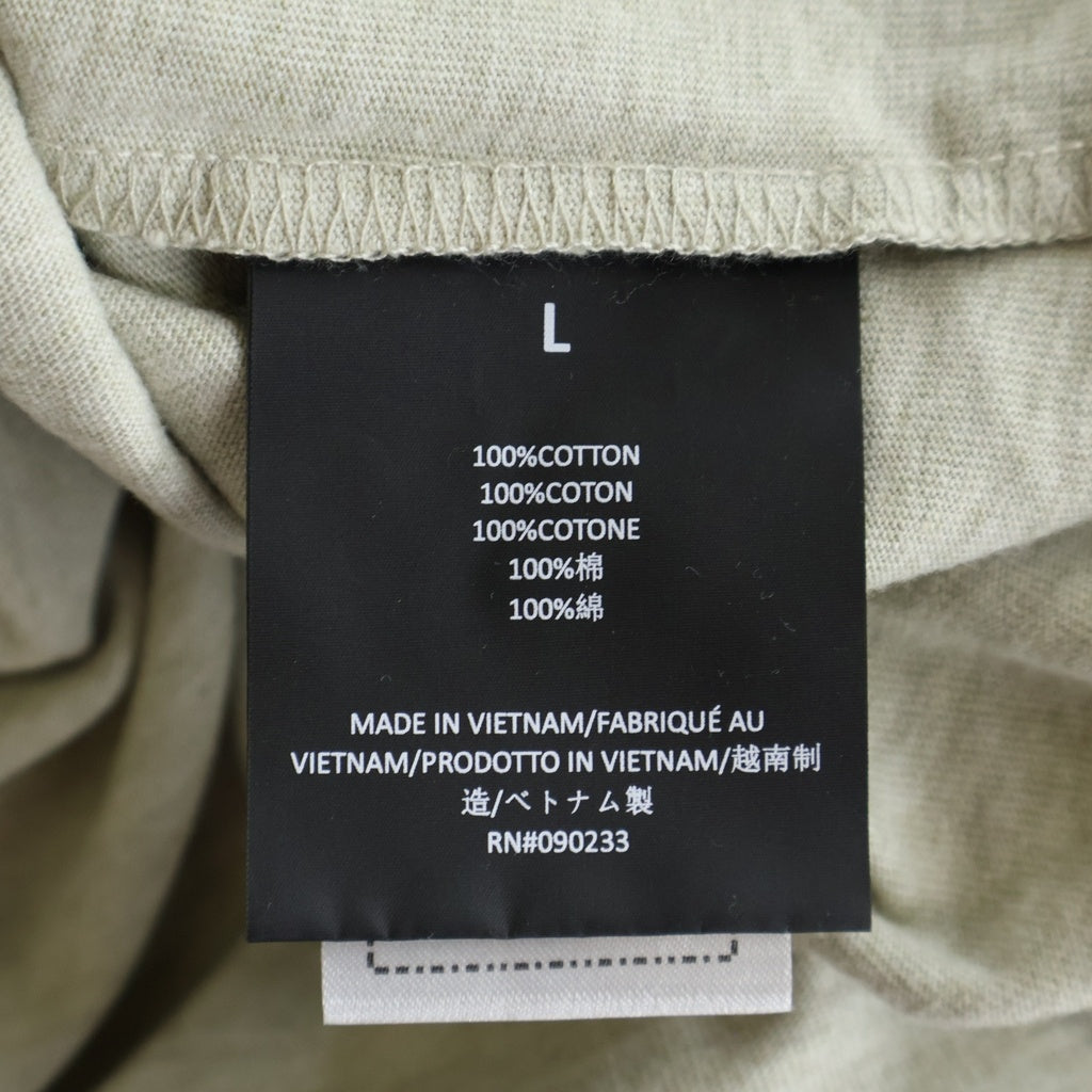 FEAR OF GOD ESSENTIALS(フィアオブゴッド エッセンシャルズ) L/S T-SHIRT ラバーロゴ 長袖Tシャツ ロンT グレージュ