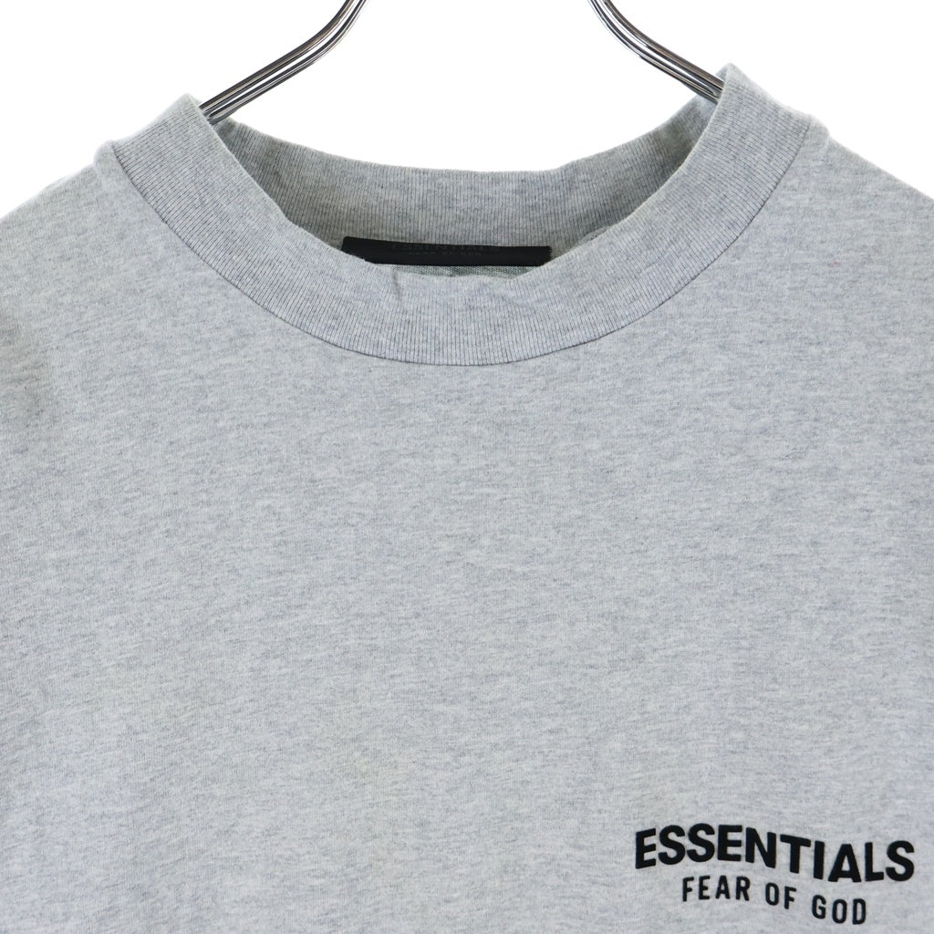 FEAR OF GOD ESSENTIALS(フィアオブゴッド エッセンシャルズ) S/S T-SHIRT ラバーロゴ 半袖Tシャツ グレー