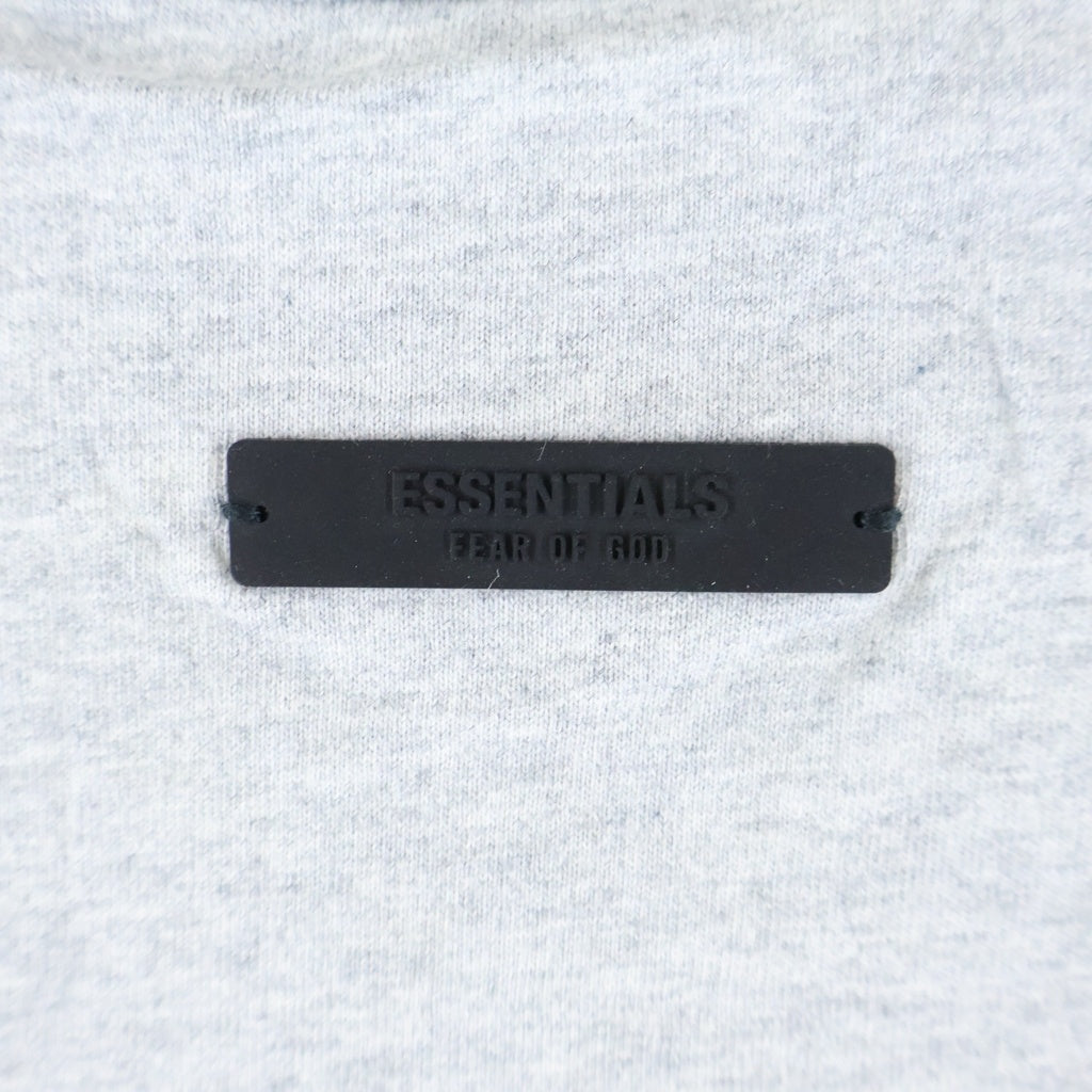 FEAR OF GOD ESSENTIALS(フィアオブゴッド エッセンシャルズ) S/S T-SHIRT ラバーロゴ 半袖Tシャツ グレー