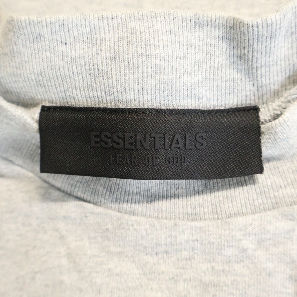 FEAR OF GOD ESSENTIALS(フィアオブゴッド エッセンシャルズ) S/S T-SHIRT ラバーロゴ 半袖Tシャツ グレー