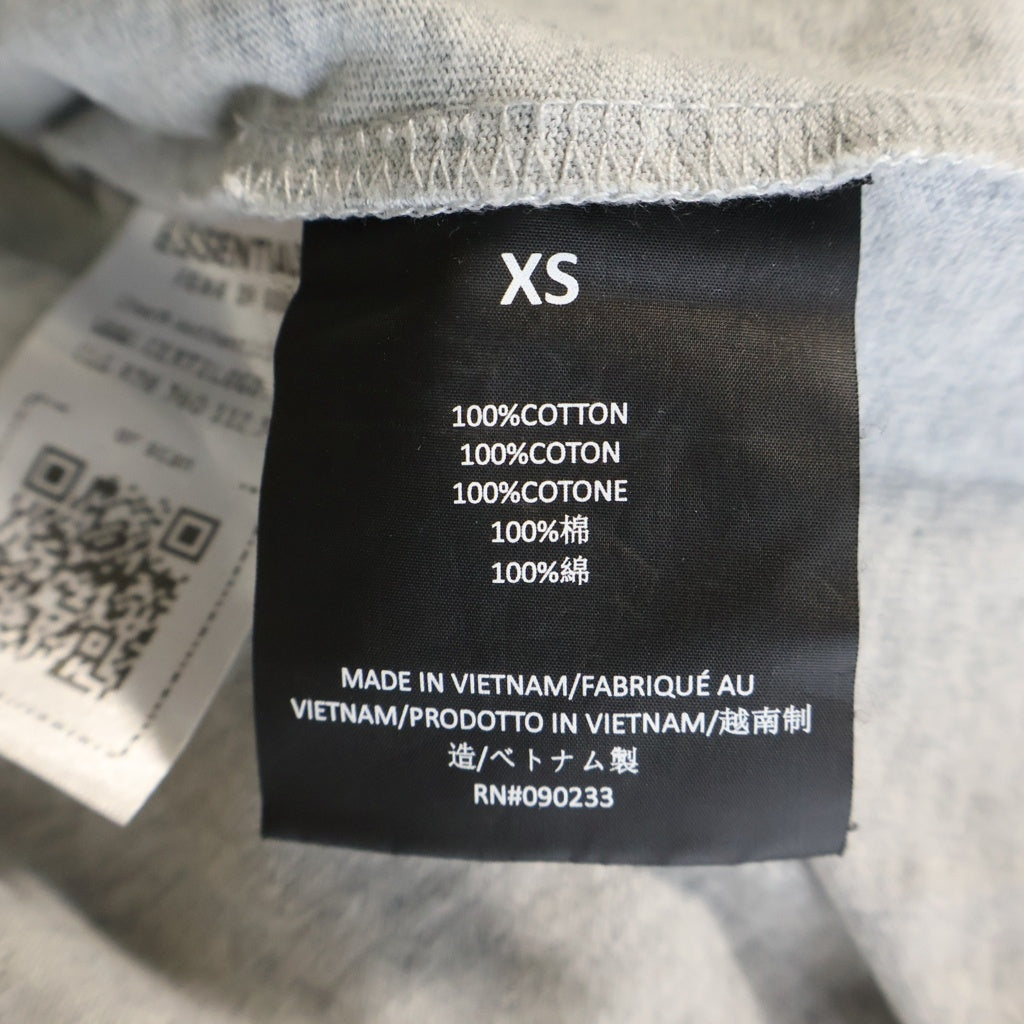 FEAR OF GOD ESSENTIALS(フィアオブゴッド エッセンシャルズ) S/S T-SHIRT ラバーロゴ 半袖Tシャツ グレー
