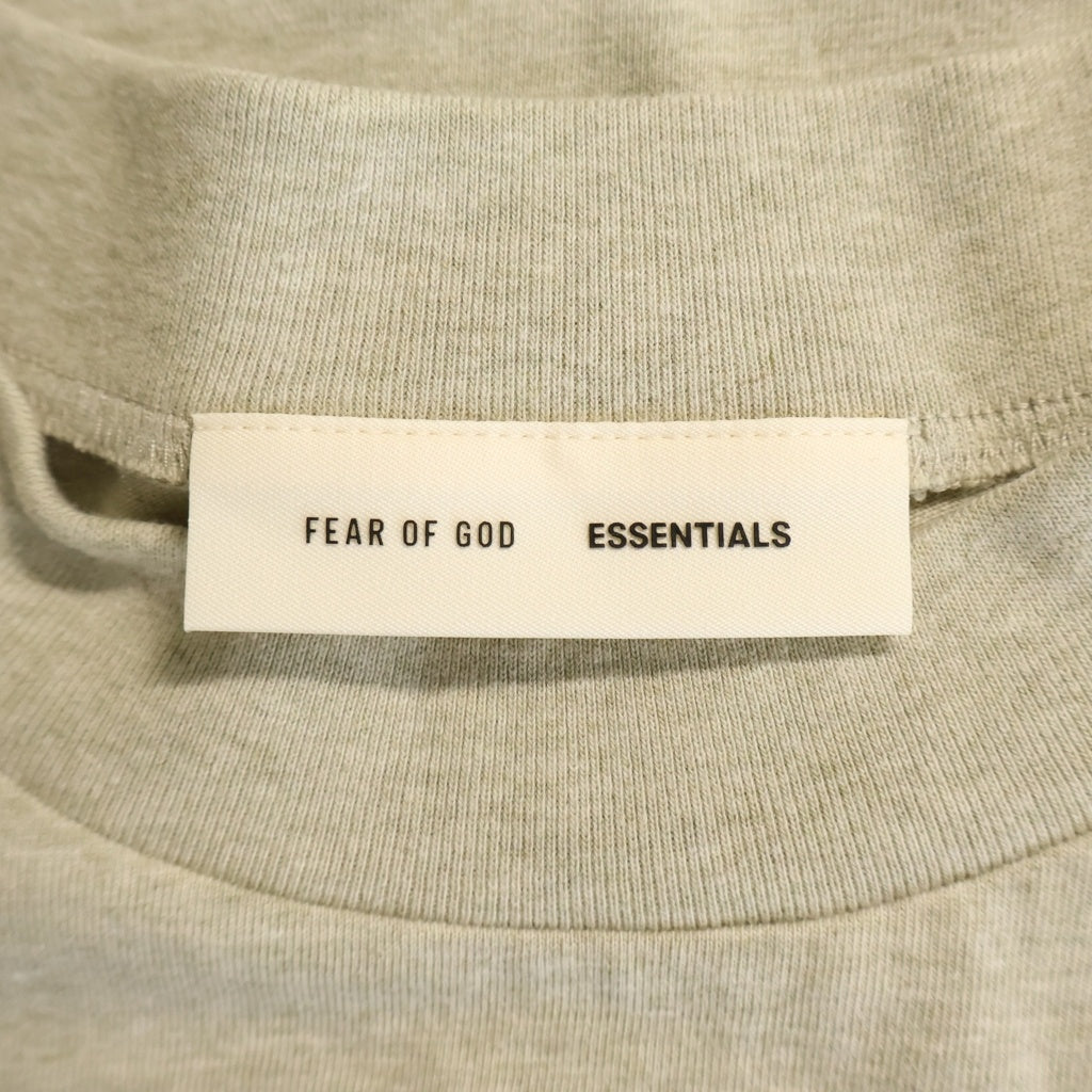 FEAR OF GOD ESSENTIALS(フィアオブゴッド エッセンシャルズ) S/S T-SHIRT メタルラバーロゴ 半袖Tシャツ グレー