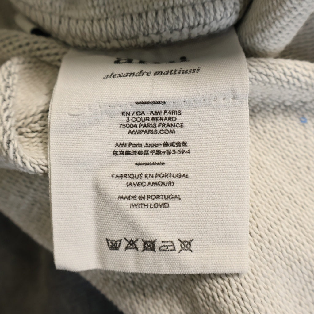 AMI Alexandre Mattiussi(アミアレクサンドルマテュッシ) Sweat Shorts ハートロゴ刺繍 スウェットハーフパンツ グレー E21HJ328.747