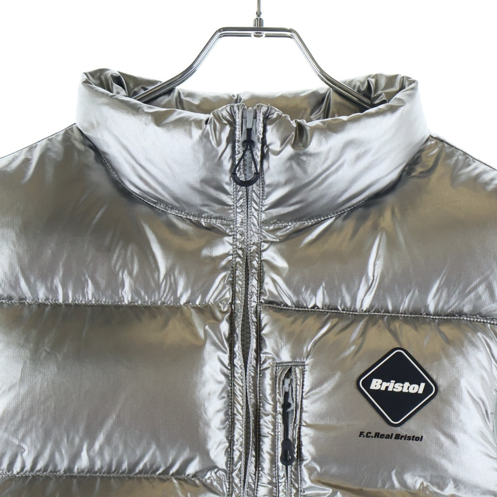 F.C.R.B./F.C.Real Bristol/FCRB(エフシーアールビー/エフシーレアルブリストル) 24AW DOWN VEST ロゴワッペン ジップアップ ナイロン ダウンベスト シルバー FCRB-242026