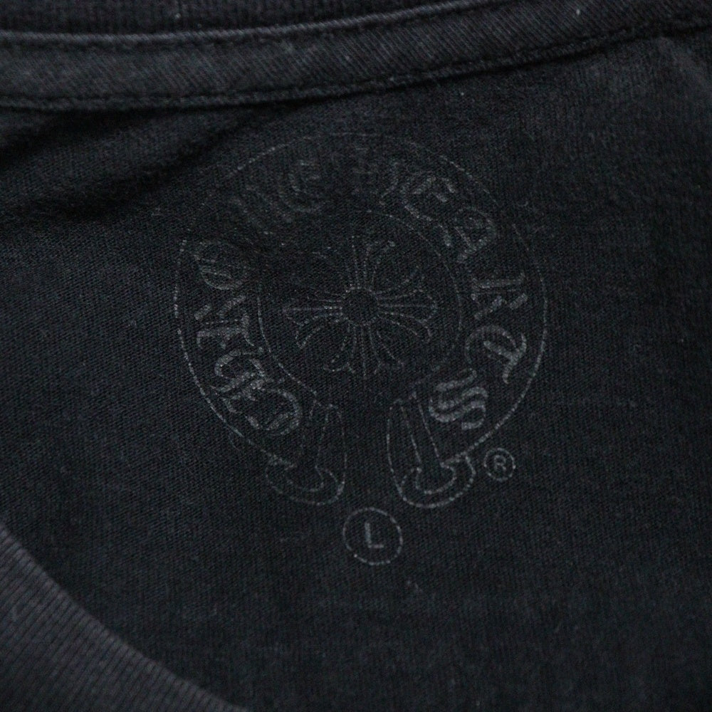 CHROME HEARTS(クロムハーツ) バックスクロールラベルプリント 胸ポケット 半袖Tシャツ カットソー ブラック