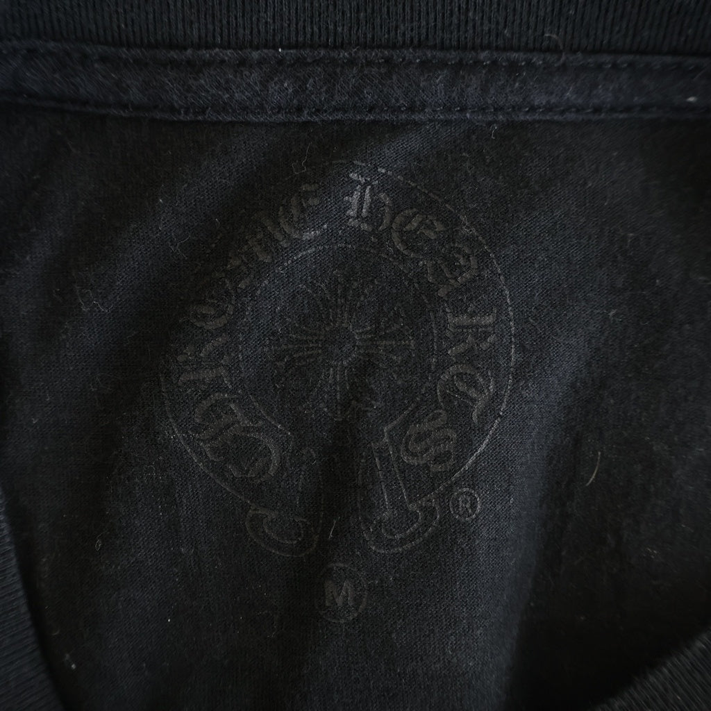 CHROME HEARTS(クロムハーツ) BACK ARCH LOGO SCROLL RABEL USA PRINT TEE バックアーチロゴ スクロールラベル プリント 半袖Tシャツ カットソー ブラック
