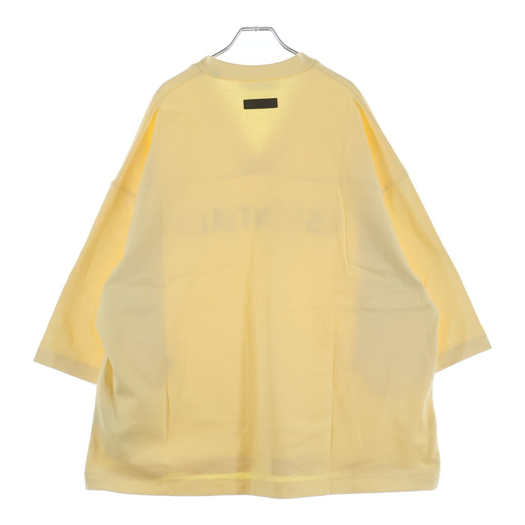 FEAR OF GOD ESSENTIALS(フィアオブゴッド エッセンシャルズ) V NECK JERSEY ラバーロゴ Vネック ヘビーオンス半袖Tシャツ イエロー