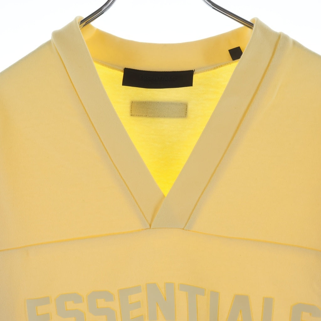 FEAR OF GOD ESSENTIALS(フィアオブゴッド エッセンシャルズ) V NECK JERSEY ラバーロゴ Vネック ヘビーオンス半袖Tシャツ イエロー