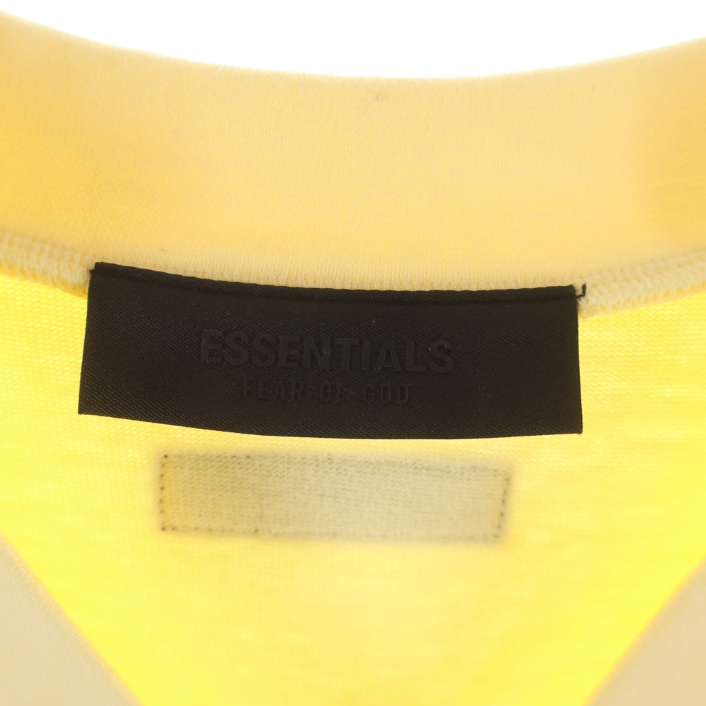 FEAR OF GOD ESSENTIALS(フィアオブゴッド エッセンシャルズ) V NECK JERSEY ラバーロゴ Vネック ヘビーオンス半袖Tシャツ イエロー