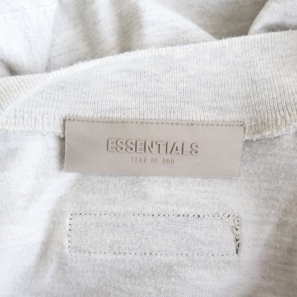 FEAR OF GOD ESSENTIALS(フィアオブゴッド エッセンシャルズ) S/S T-SHIRT フェルトロゴ 半袖Tシャツ グレージュ