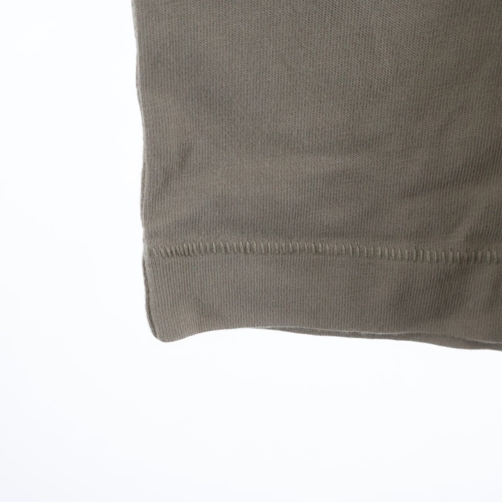 FEAR OF GOD ESSENTIALS(フィアオブゴッド エッセンシャルズ) S/S T-SHIRT ラバーロゴ 半袖Tシャツ ベージュ