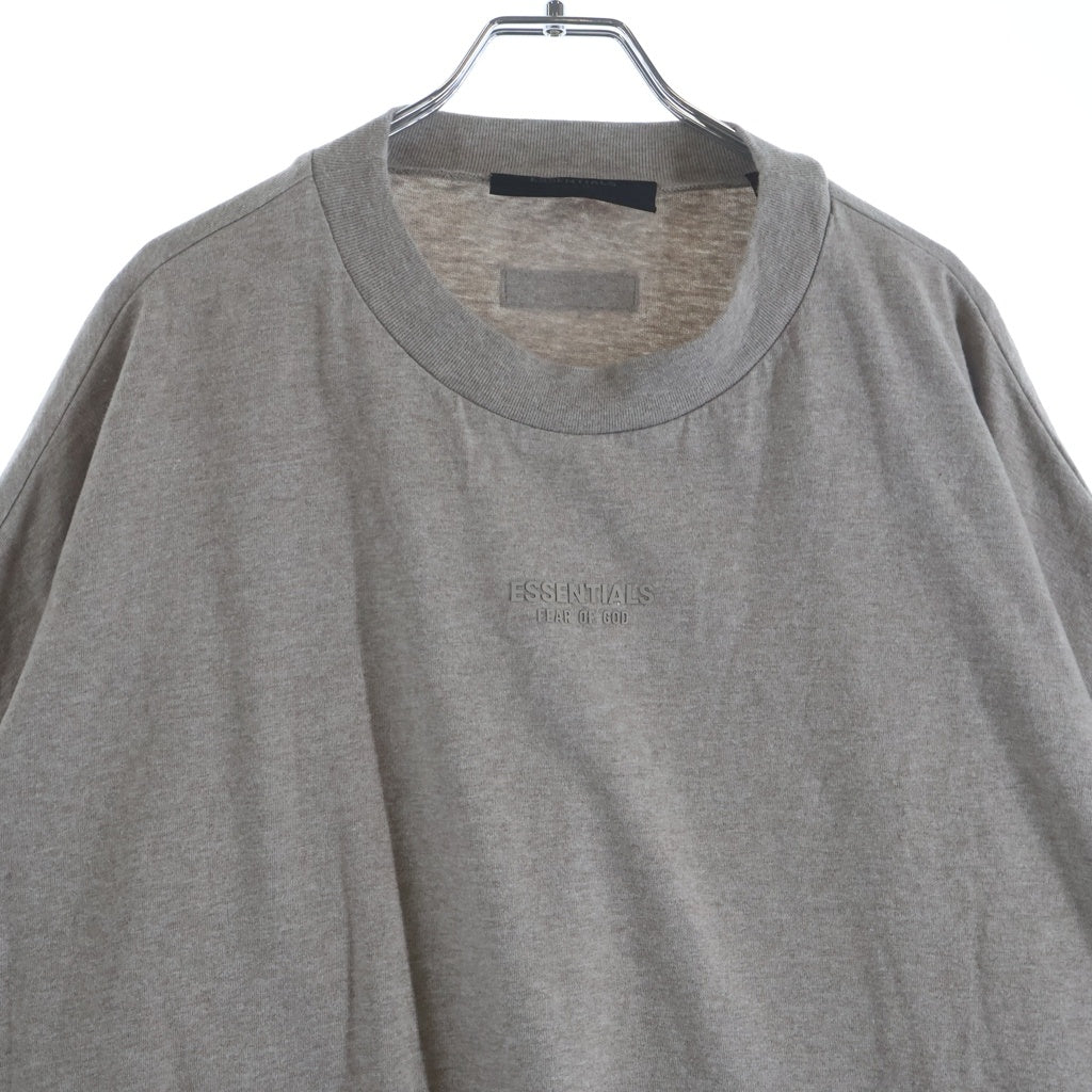 FEAR OF GOD ESSENTIALS(フィアオブゴッド エッセンシャルズ) S/S T-SHIRT ラバーロゴ 半袖Tシャツ ベージュ
