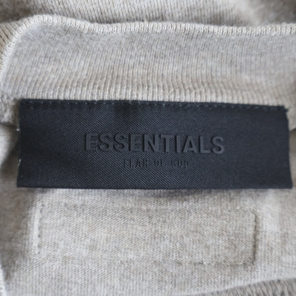 FEAR OF GOD ESSENTIALS(フィアオブゴッド エッセンシャルズ) S/S T-SHIRT ラバーロゴ 半袖Tシャツ ベージュ