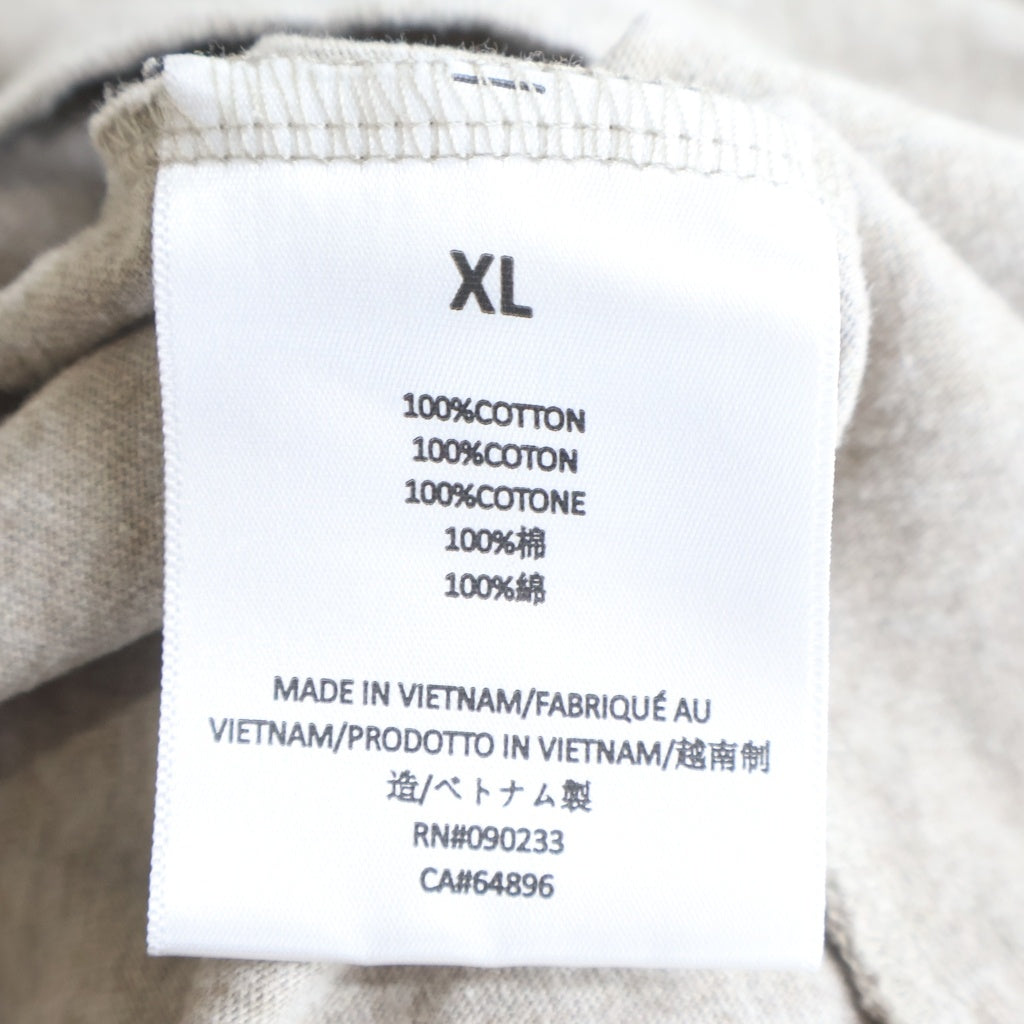 FEAR OF GOD ESSENTIALS(フィアオブゴッド エッセンシャルズ) S/S T-SHIRT ラバーロゴ 半袖Tシャツ ベージュ