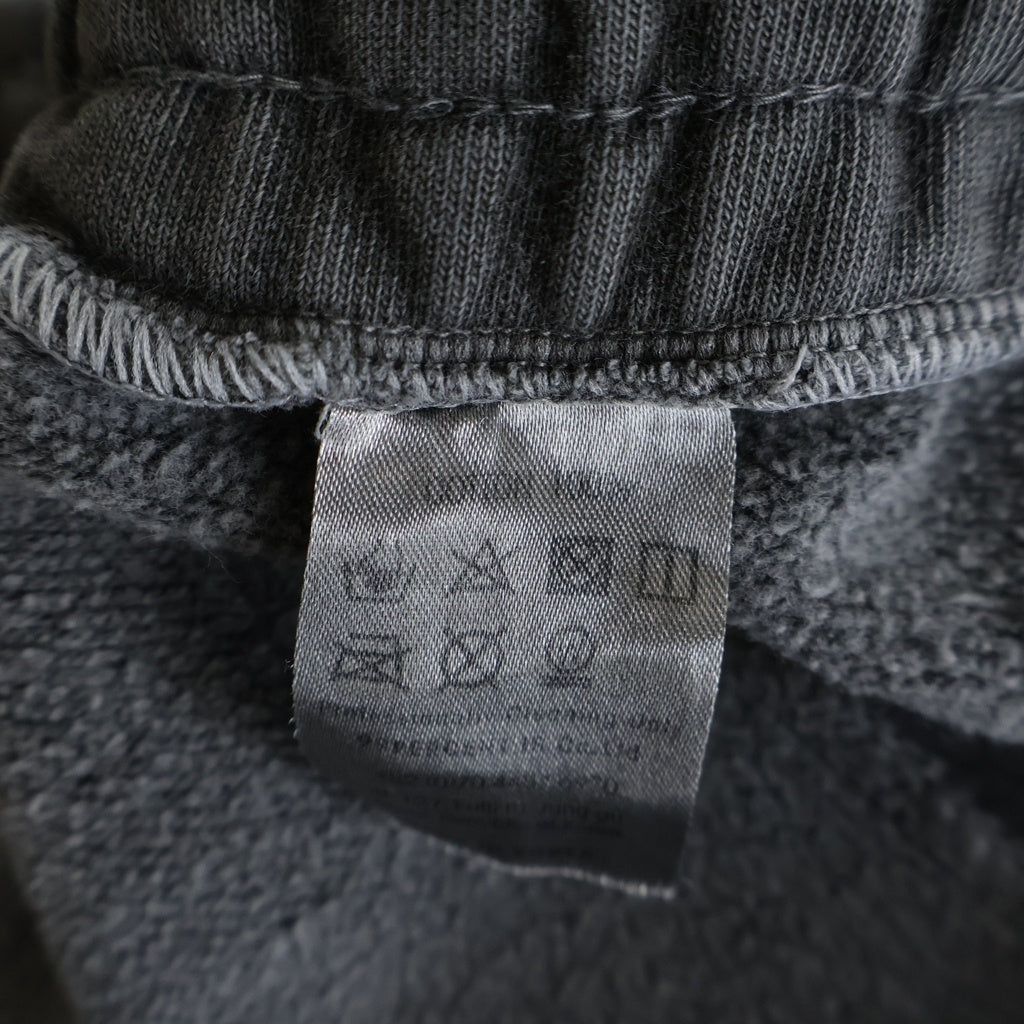 99%is(ナインティナインパーセントイズ) OUR STORY WiLL BE H1%STORY PANTS ロゴ付き スウェットパンツ グレー