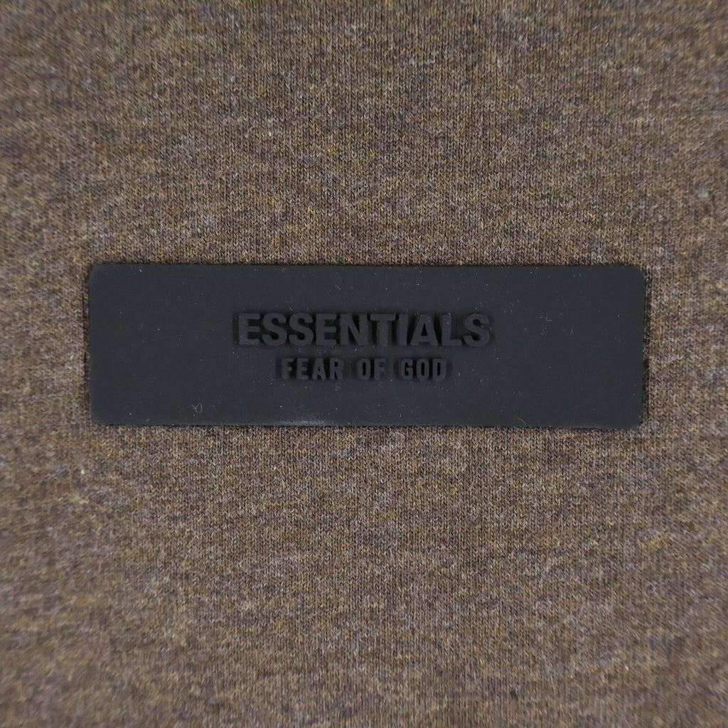 FEAR OF GOD ESSENTIALS(フィアオブゴッド エッセンシャルズ) L/S T-SHIRT ラバーロゴ 長袖Tシャツ ロンT ブラウン